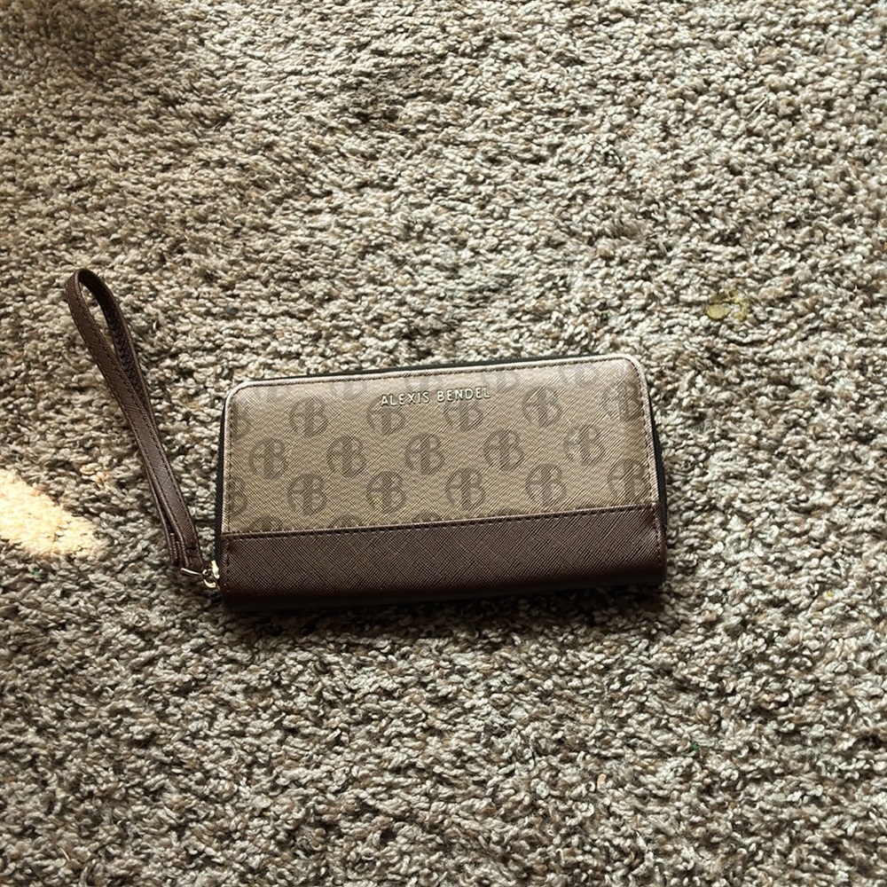 Alexis bendel purse